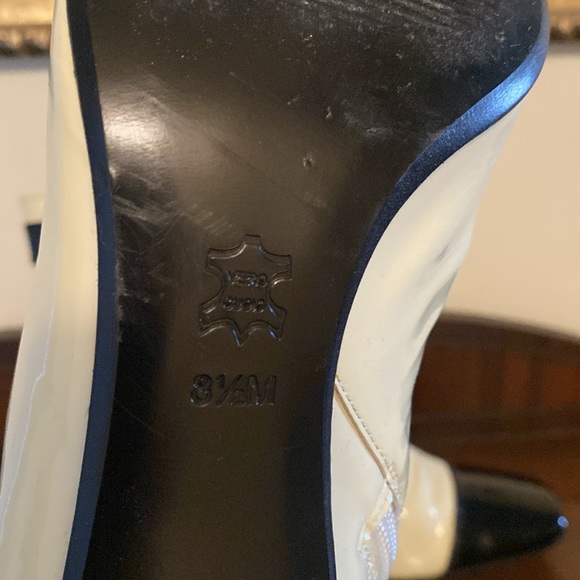 These beauties are for my VINTAGE LOVERS!! Absolutely my favorite style of boots - Picture 8 of 12